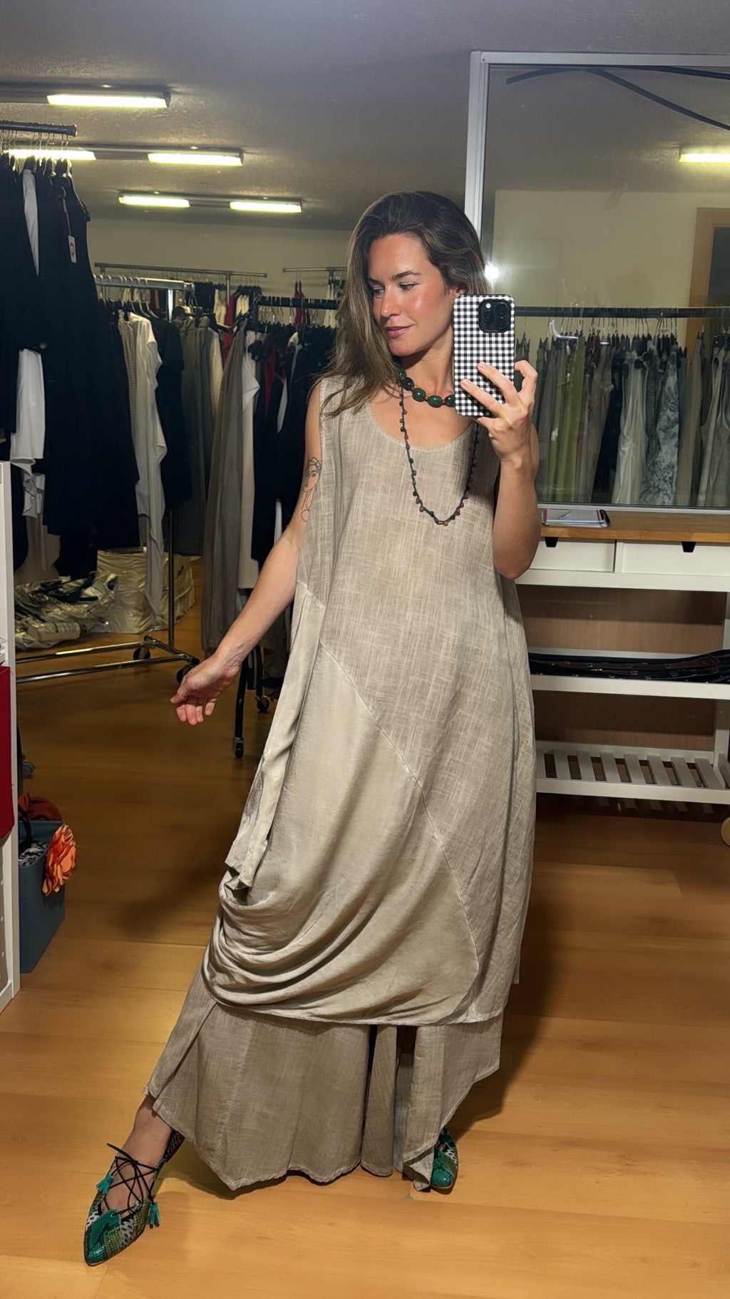 Vestido combinado corte asimétrico
