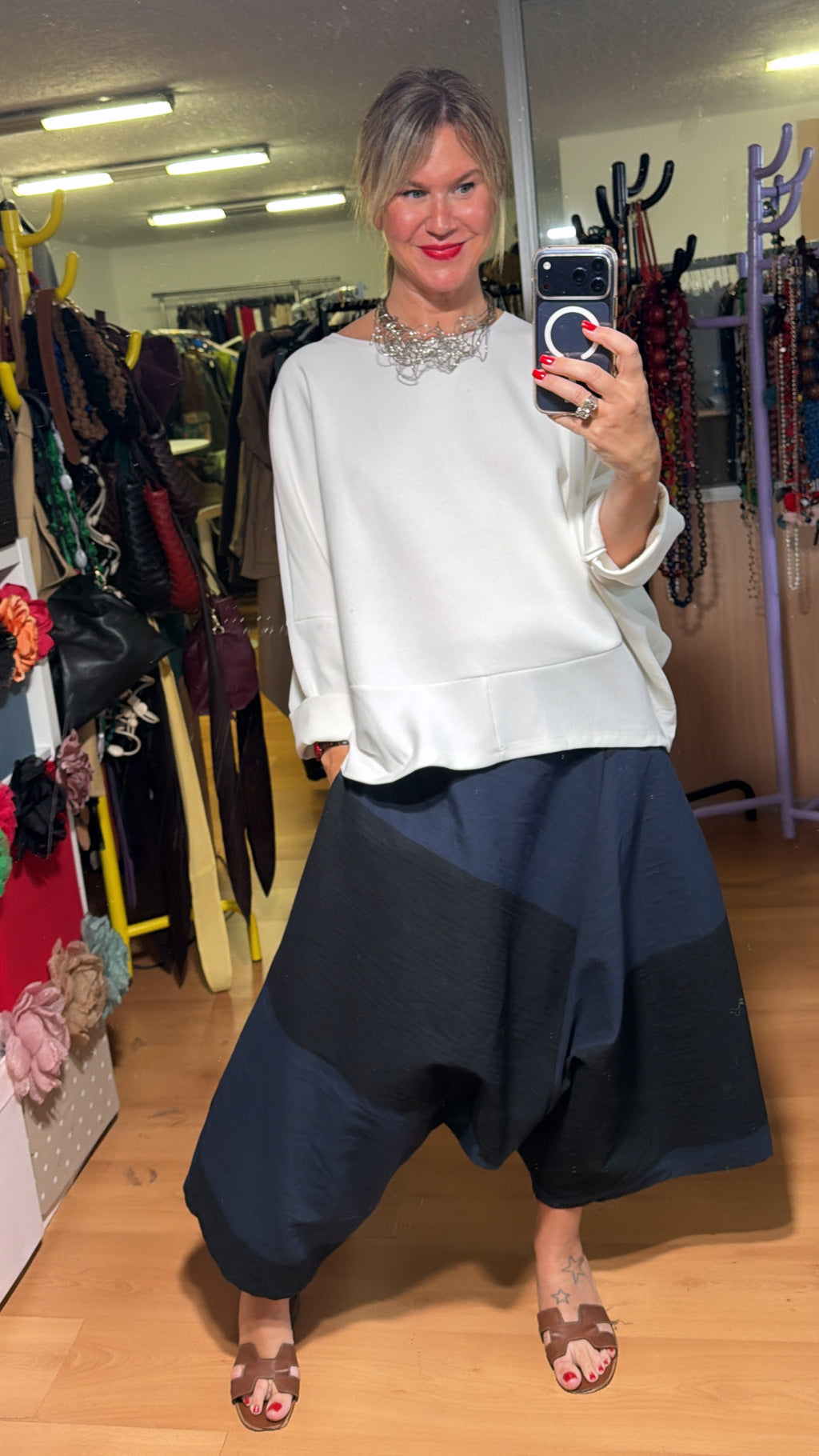 Pantalón negro y azul