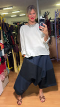 Pantalón negro y azul