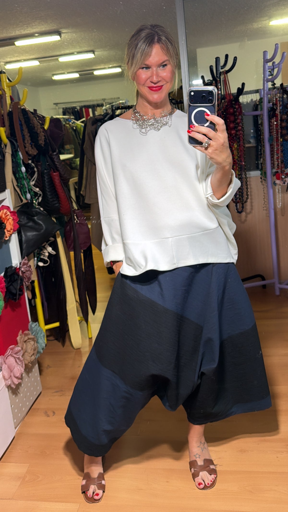 Pantalón negro y azul
