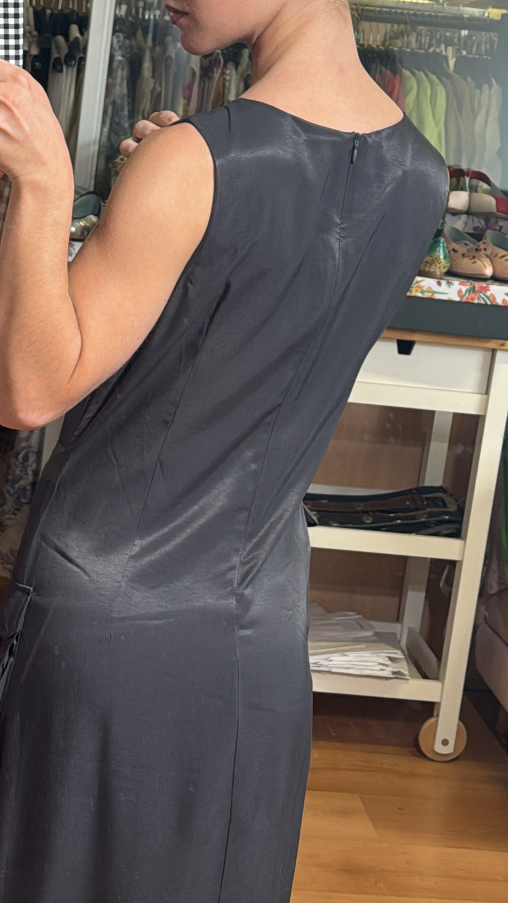 Vestido sin mangas satinado