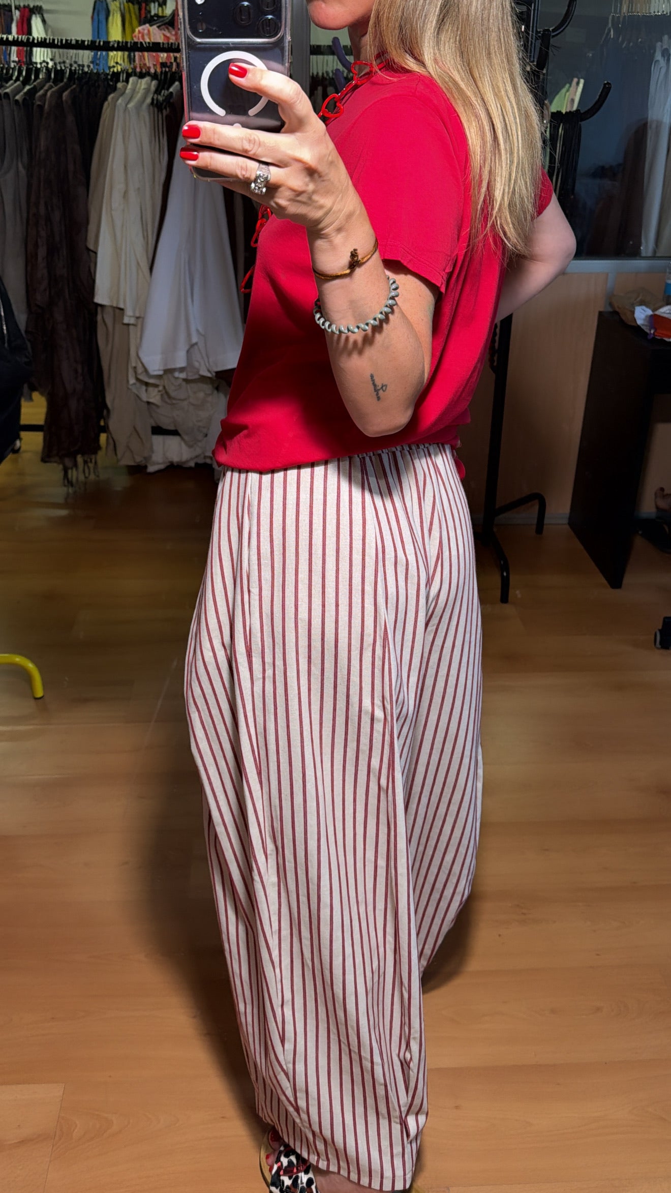 Pantalón bombacho rayas y pinzas