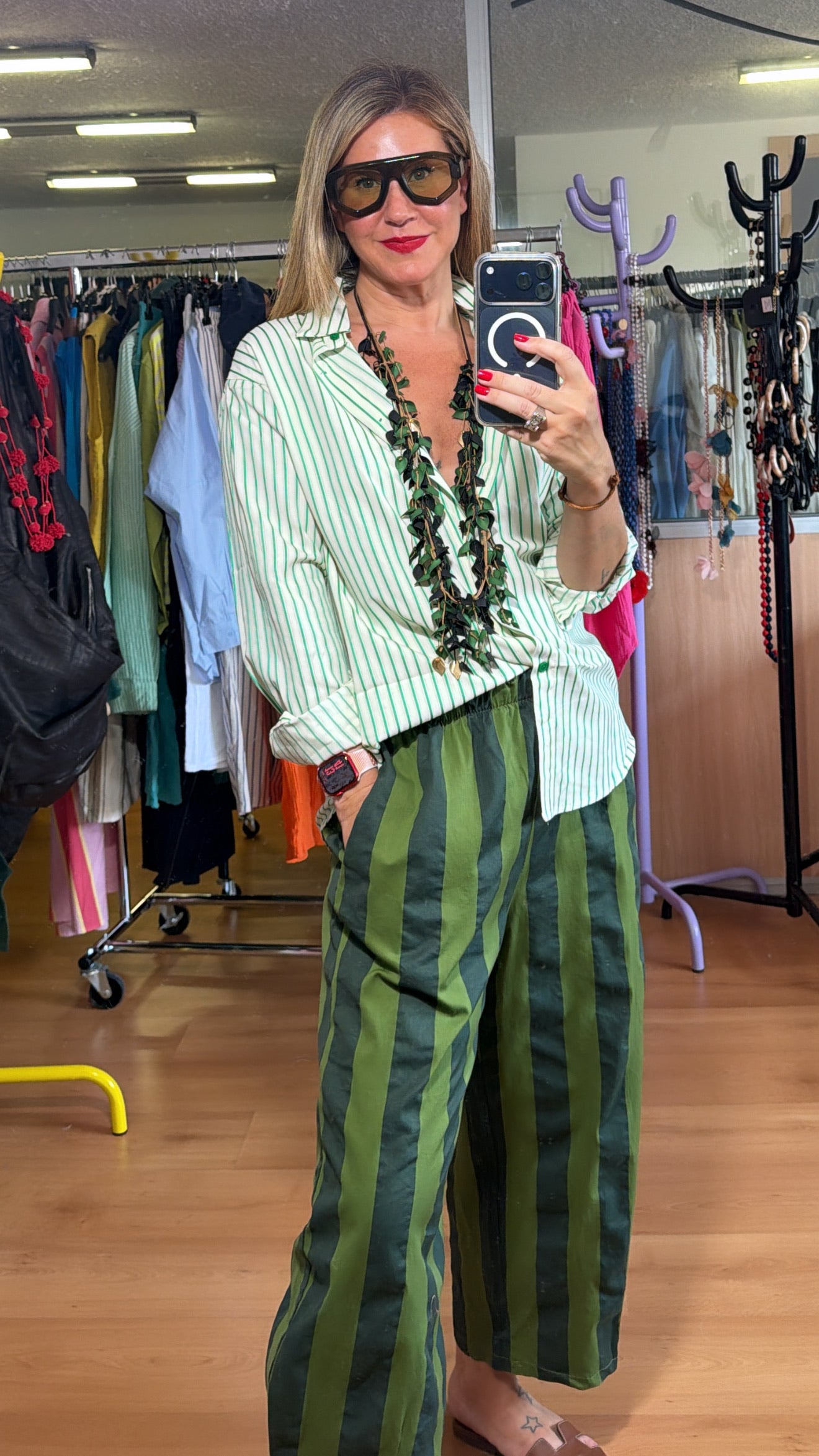 Pantalón a rayas verde