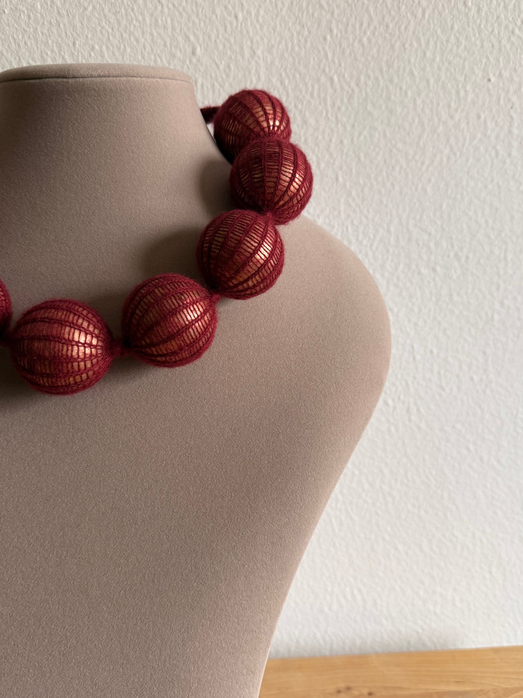 Collar bola ancha