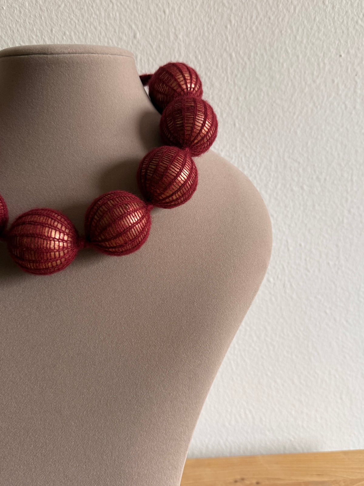 Collar bola ancha