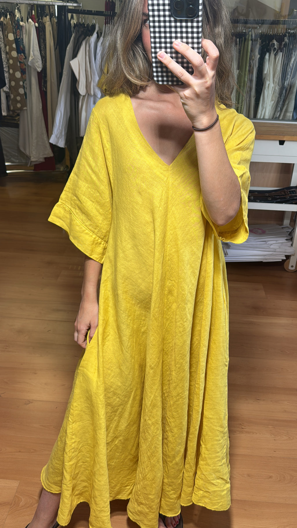 Vestido lino escote en V y mangas