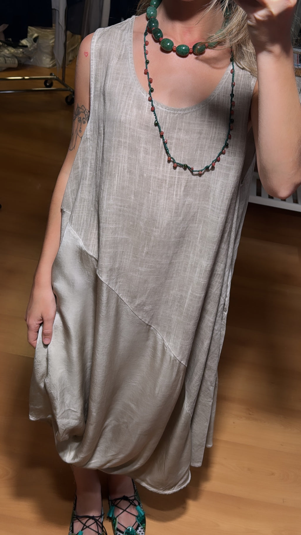 Vestido combinado corte asimétrico