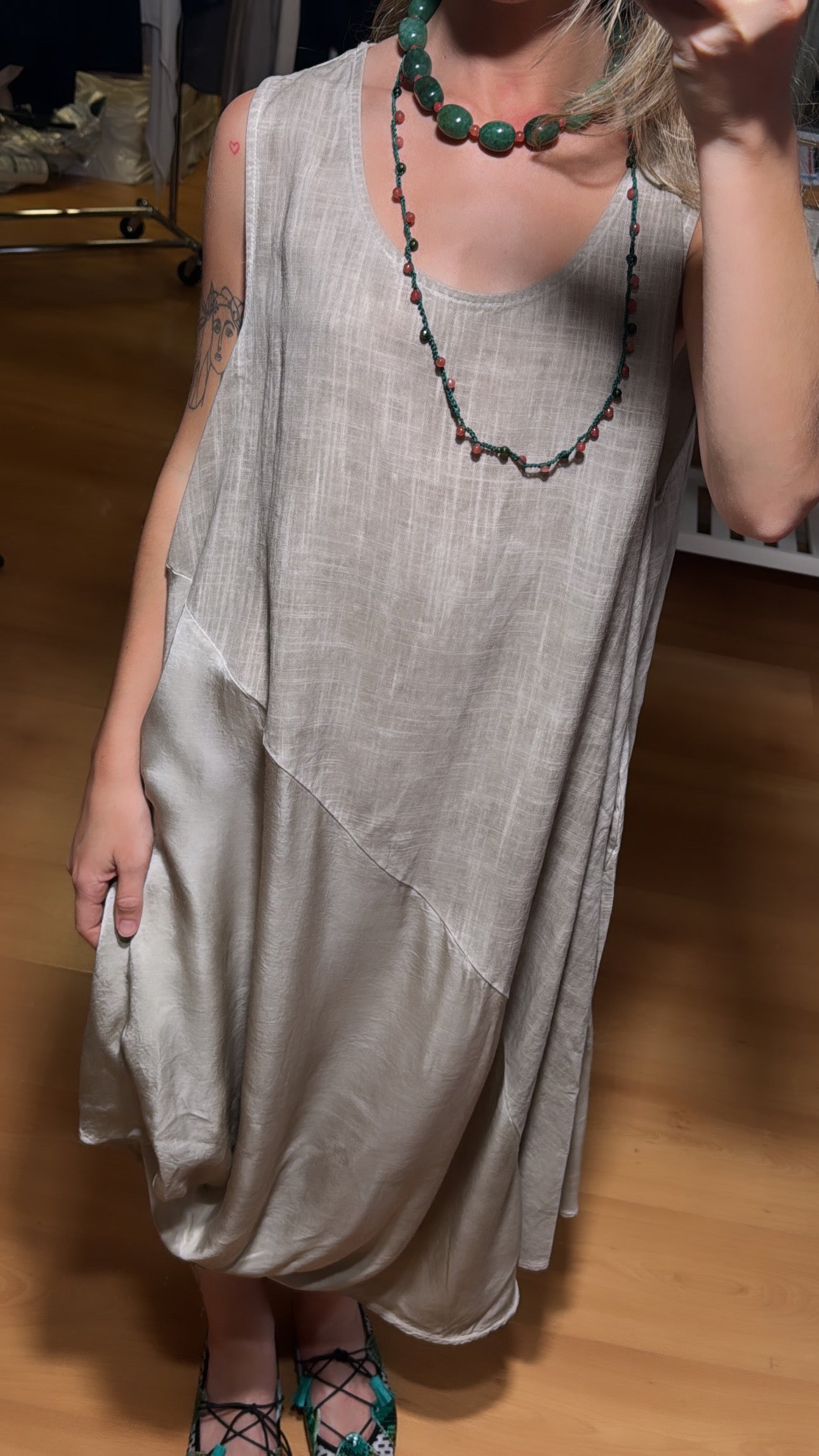 Vestido combinado corte asimétrico
