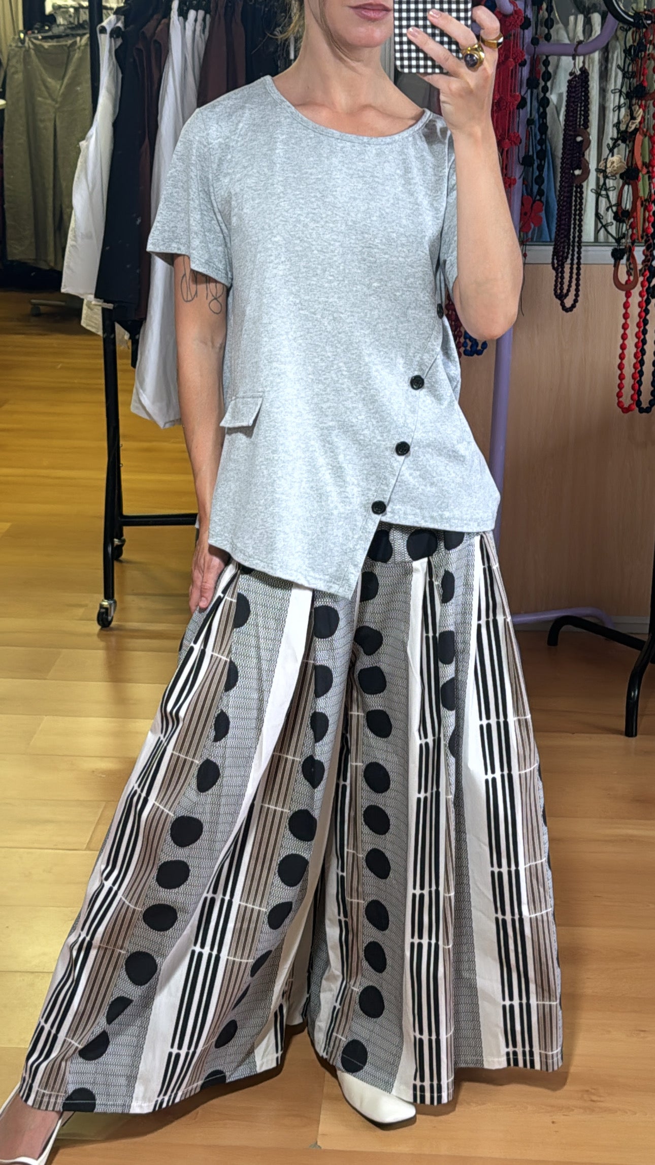 Pantalón efecto falda estampado