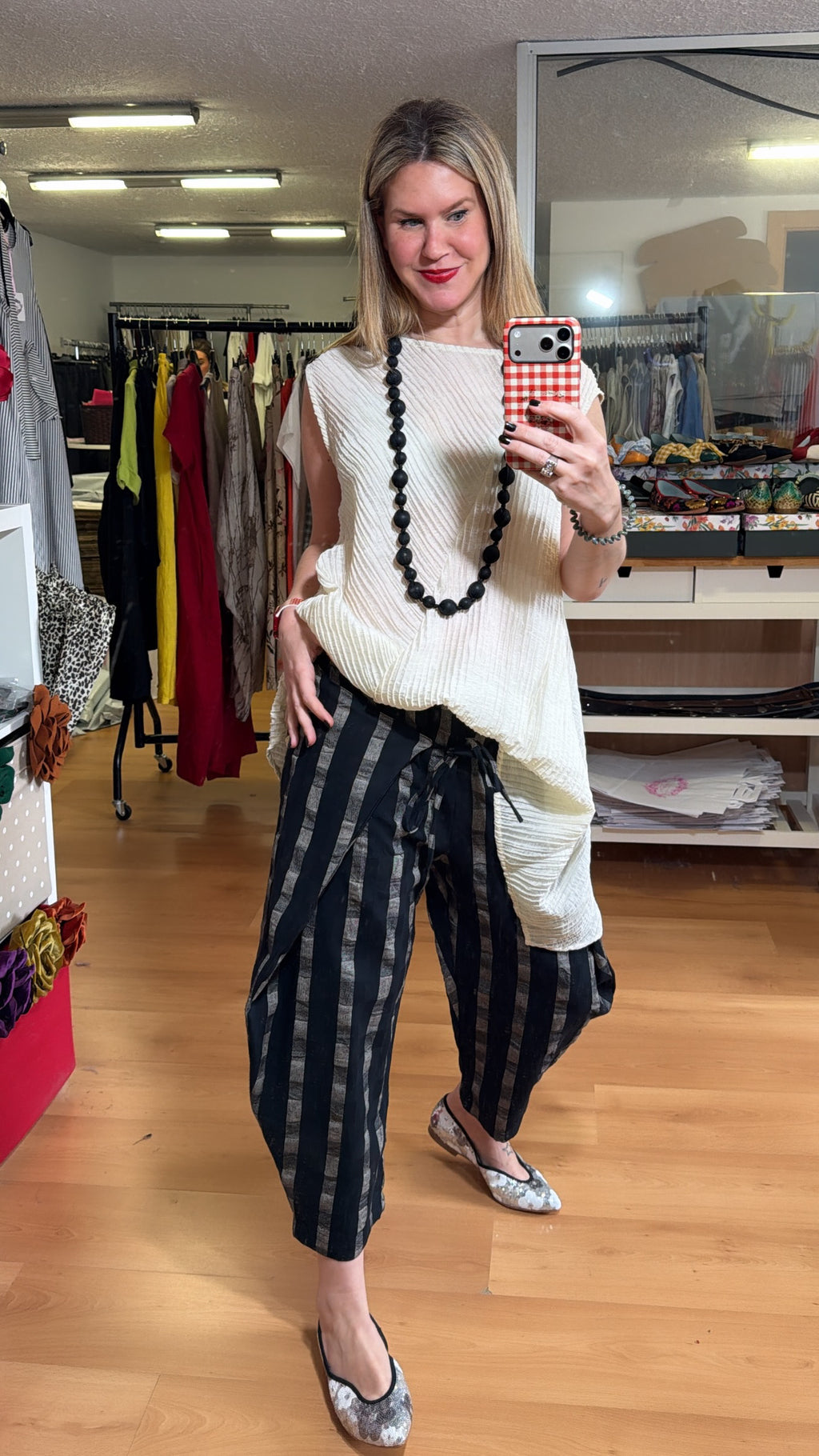 Pantalón pliegues y lazada