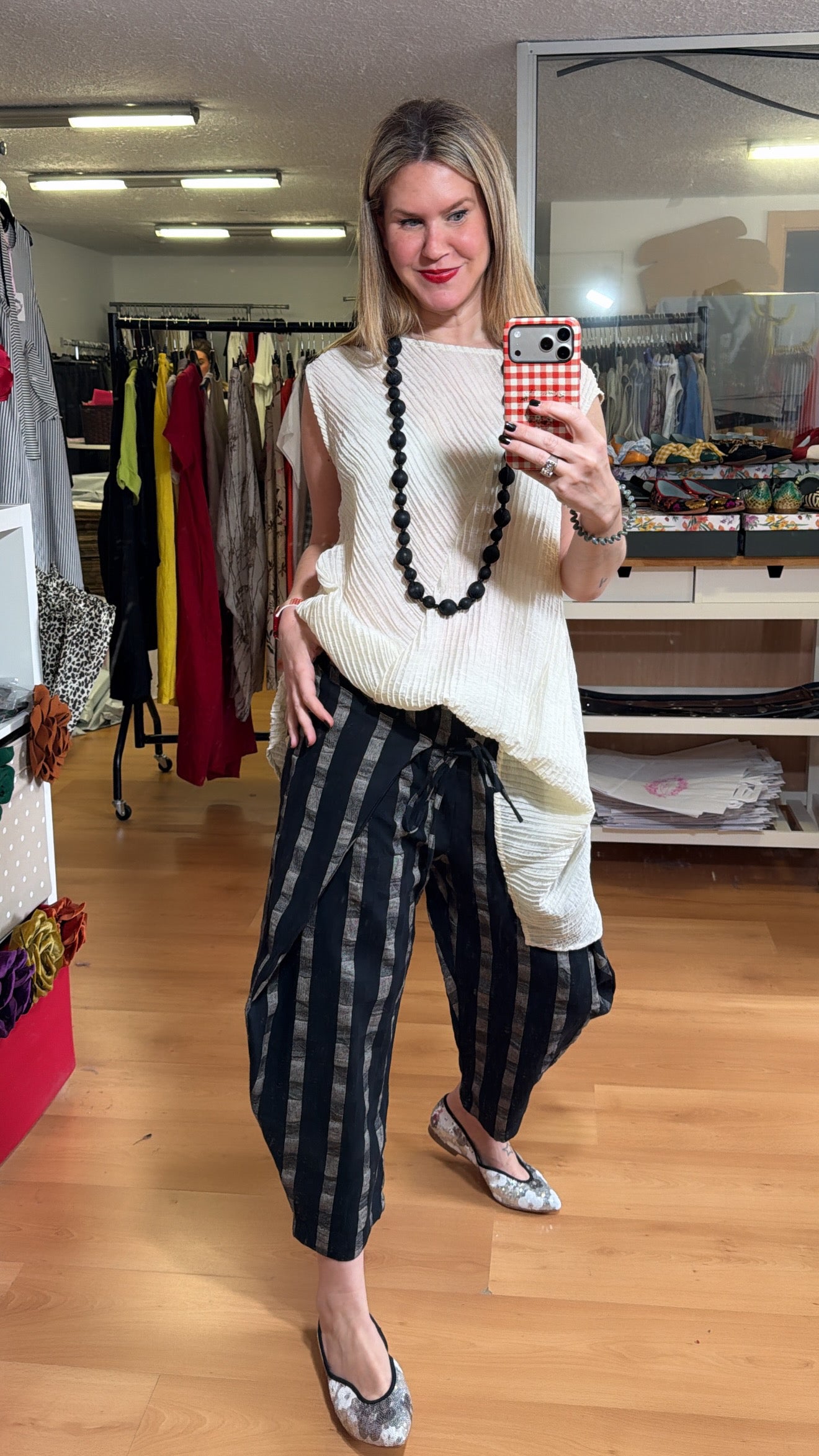 Pantalón pliegues y lazada