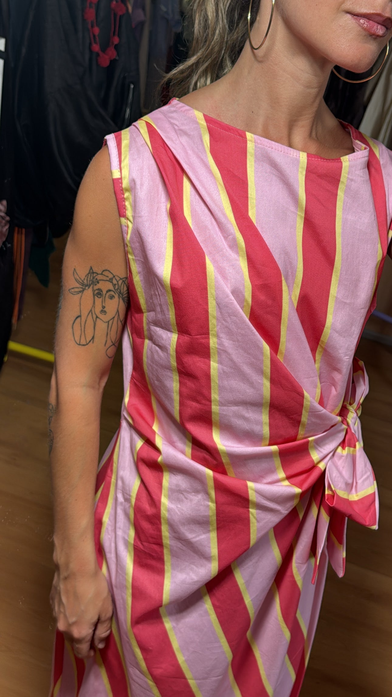 Vestido rayas y lazada lateral