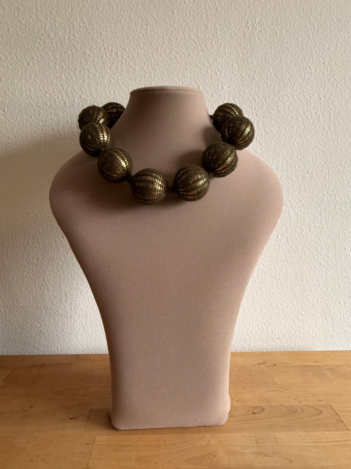 Collar bola ancha