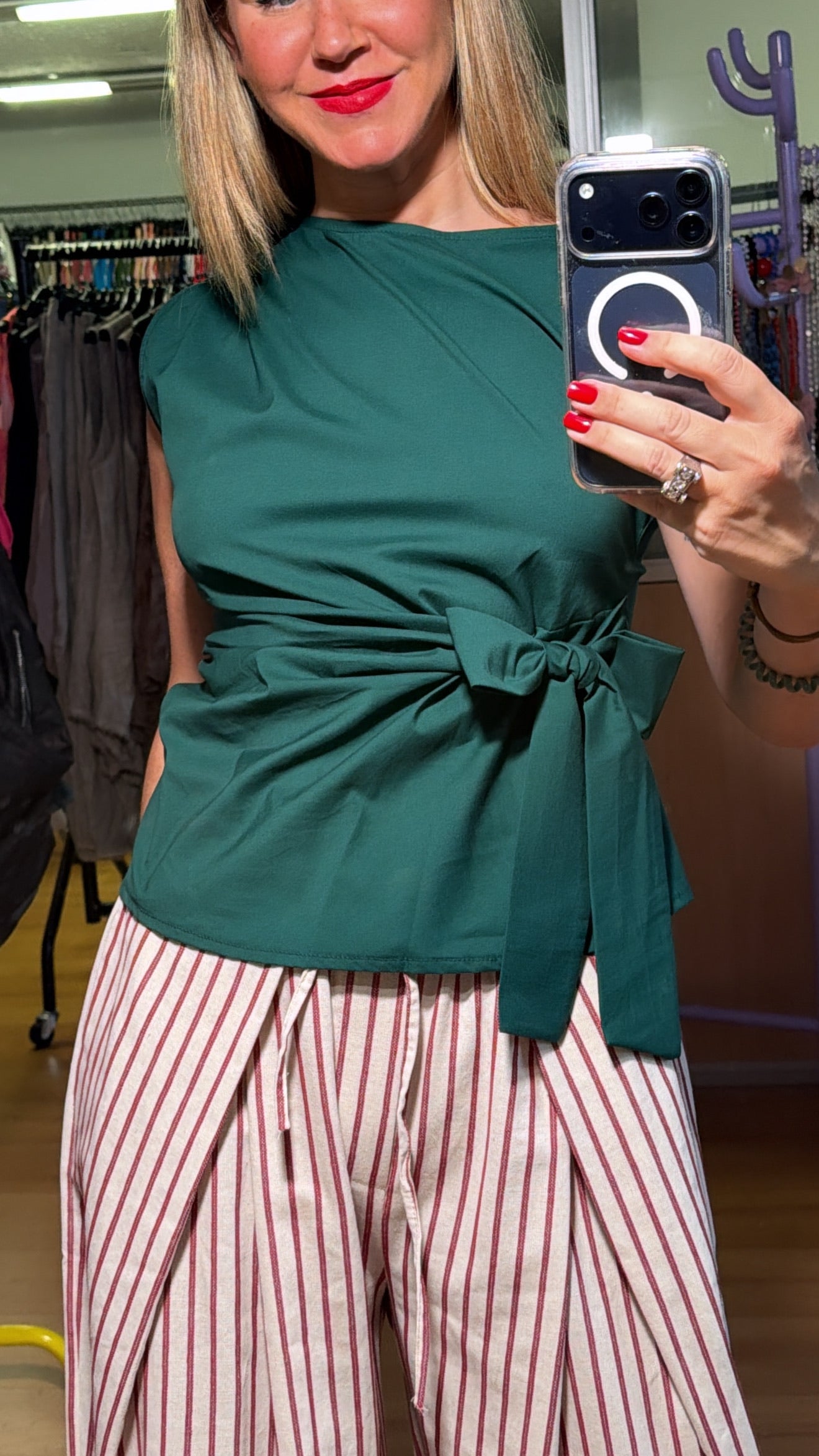 Blusa sin mangas y lazada