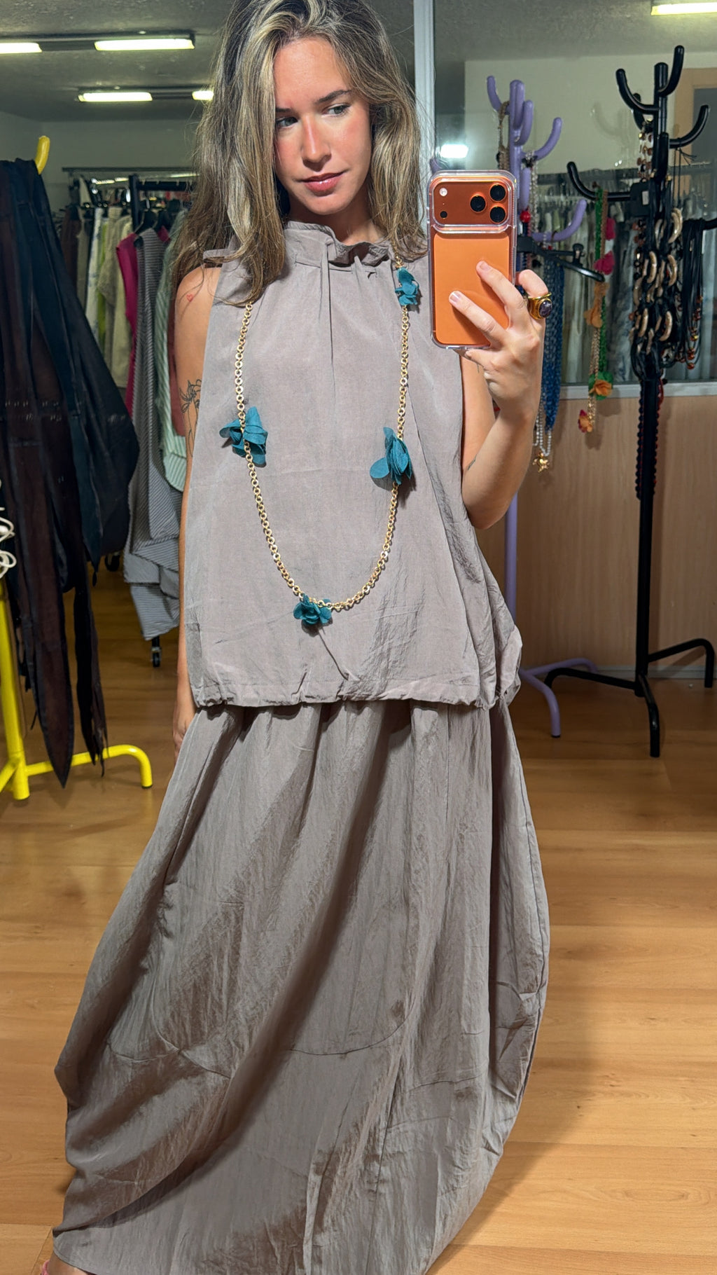 Conjunto blusa y falda