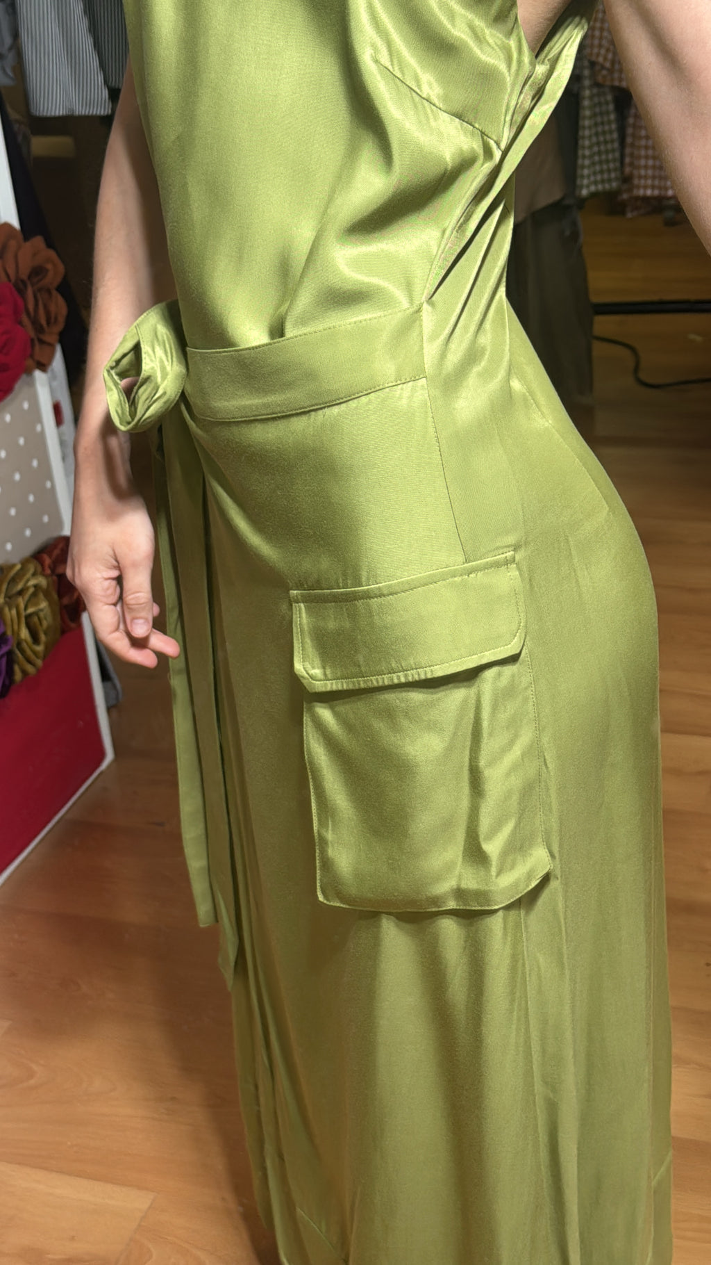 Vestido sin mangas satinado