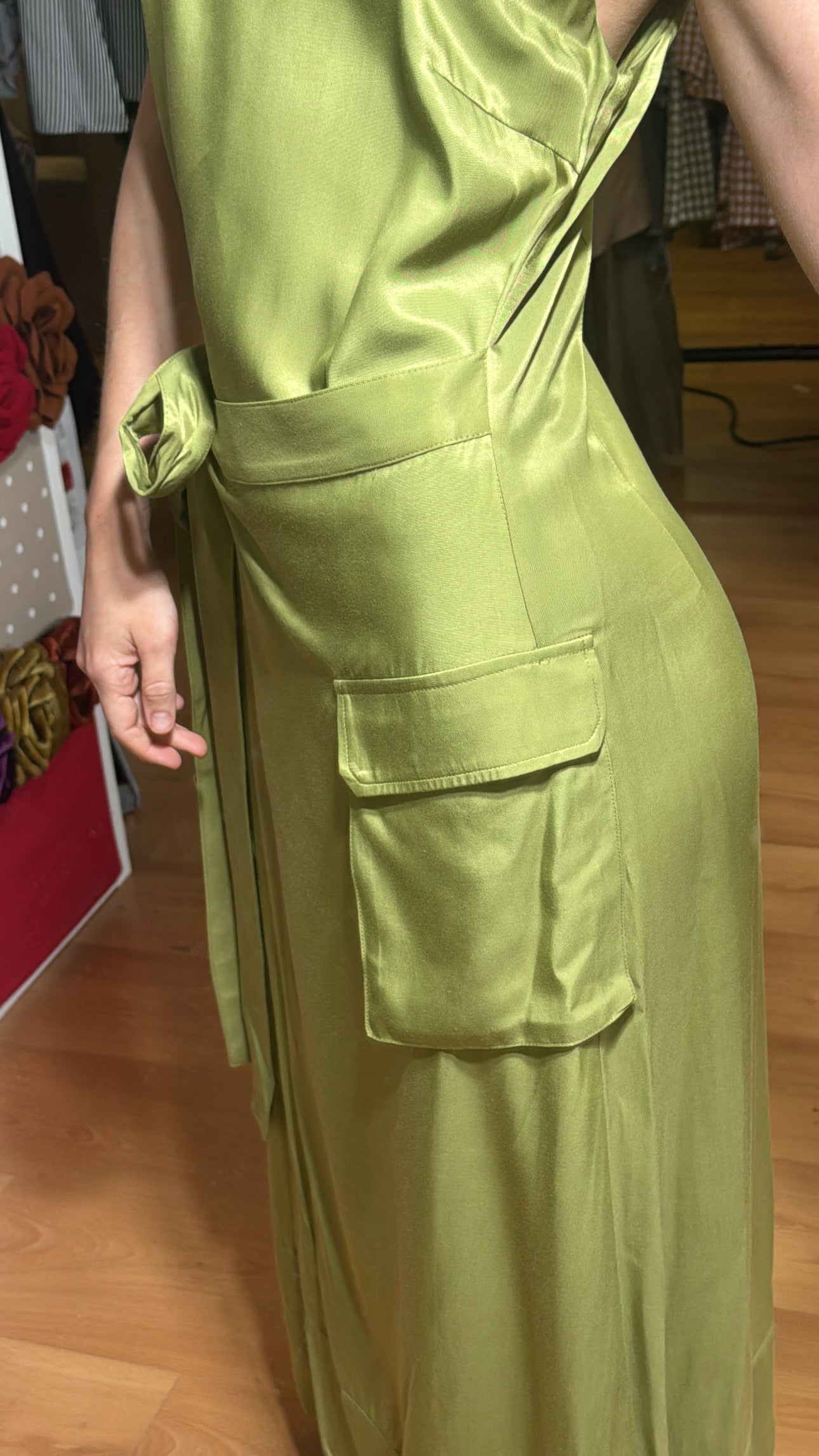Vestido sin mangas satinado