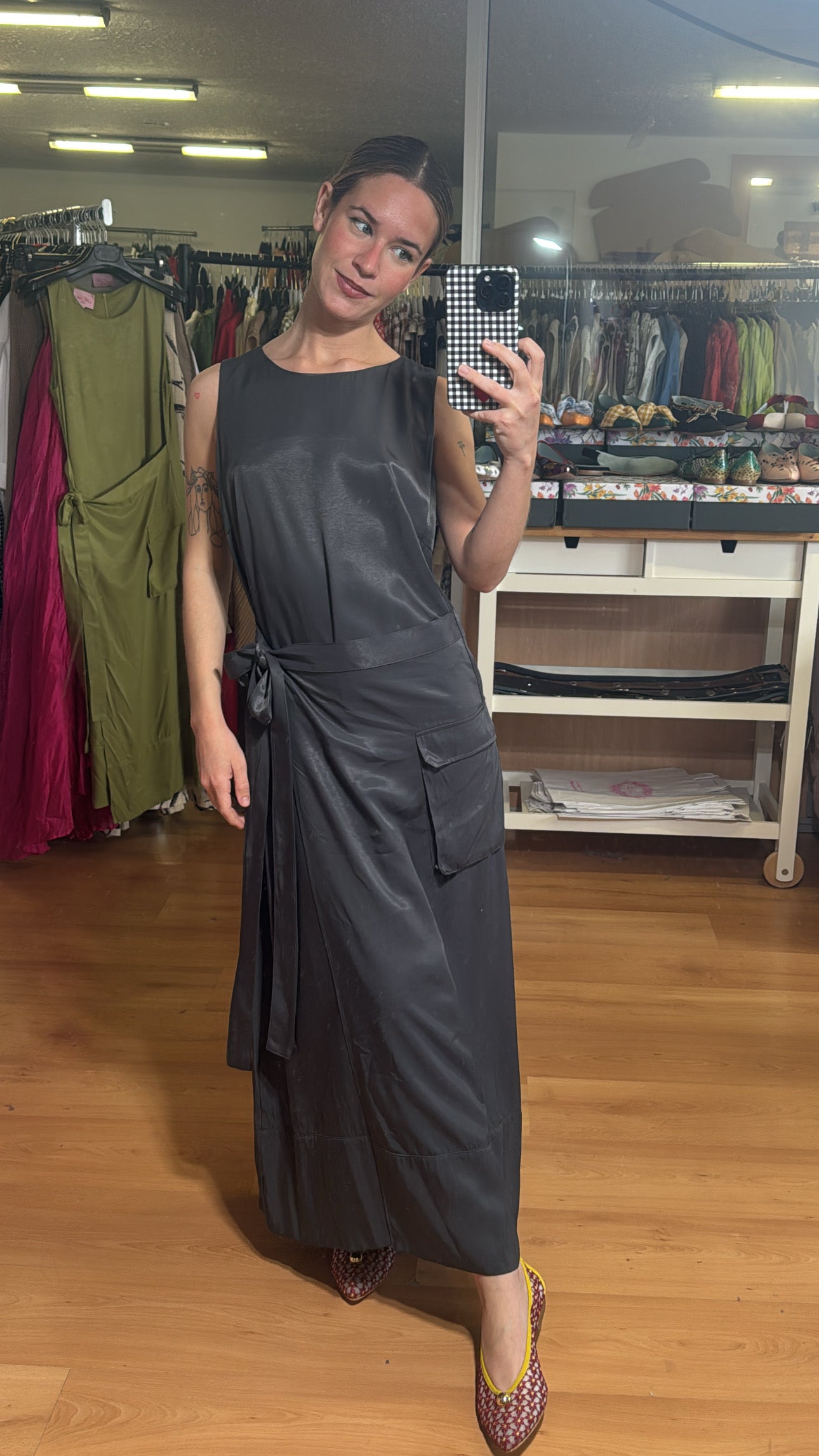 Vestido sin mangas satinado