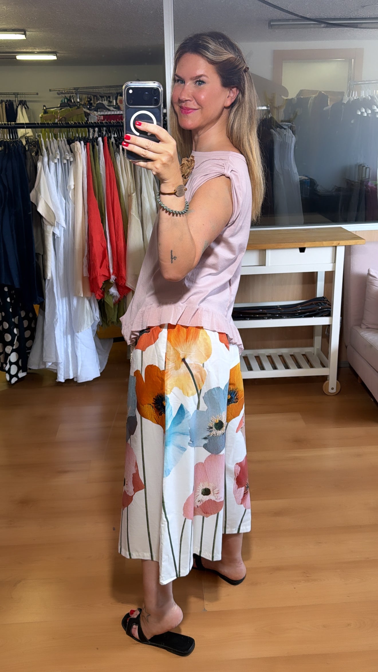 Pantalón floral con cinturón