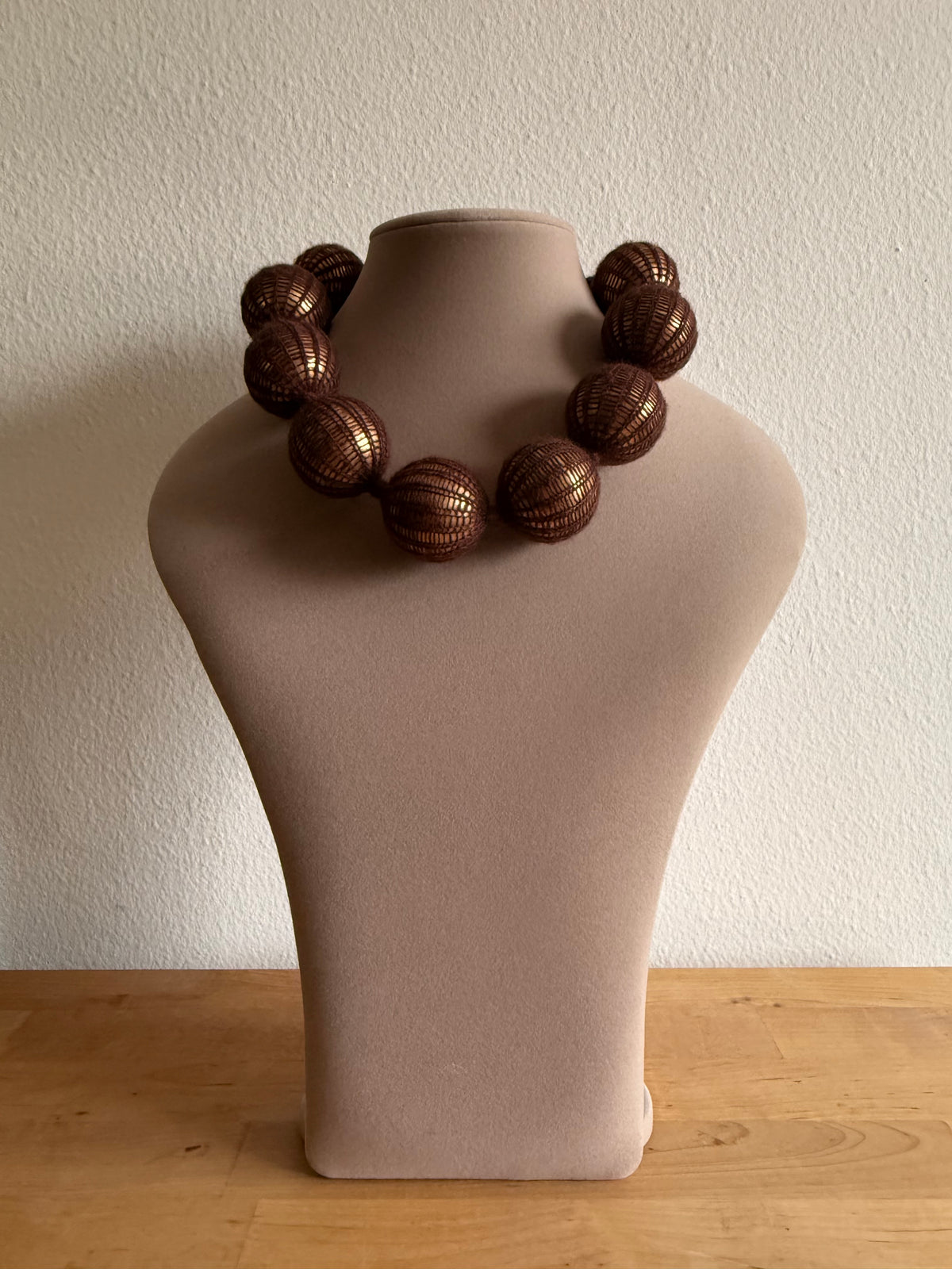 Collar bola ancha