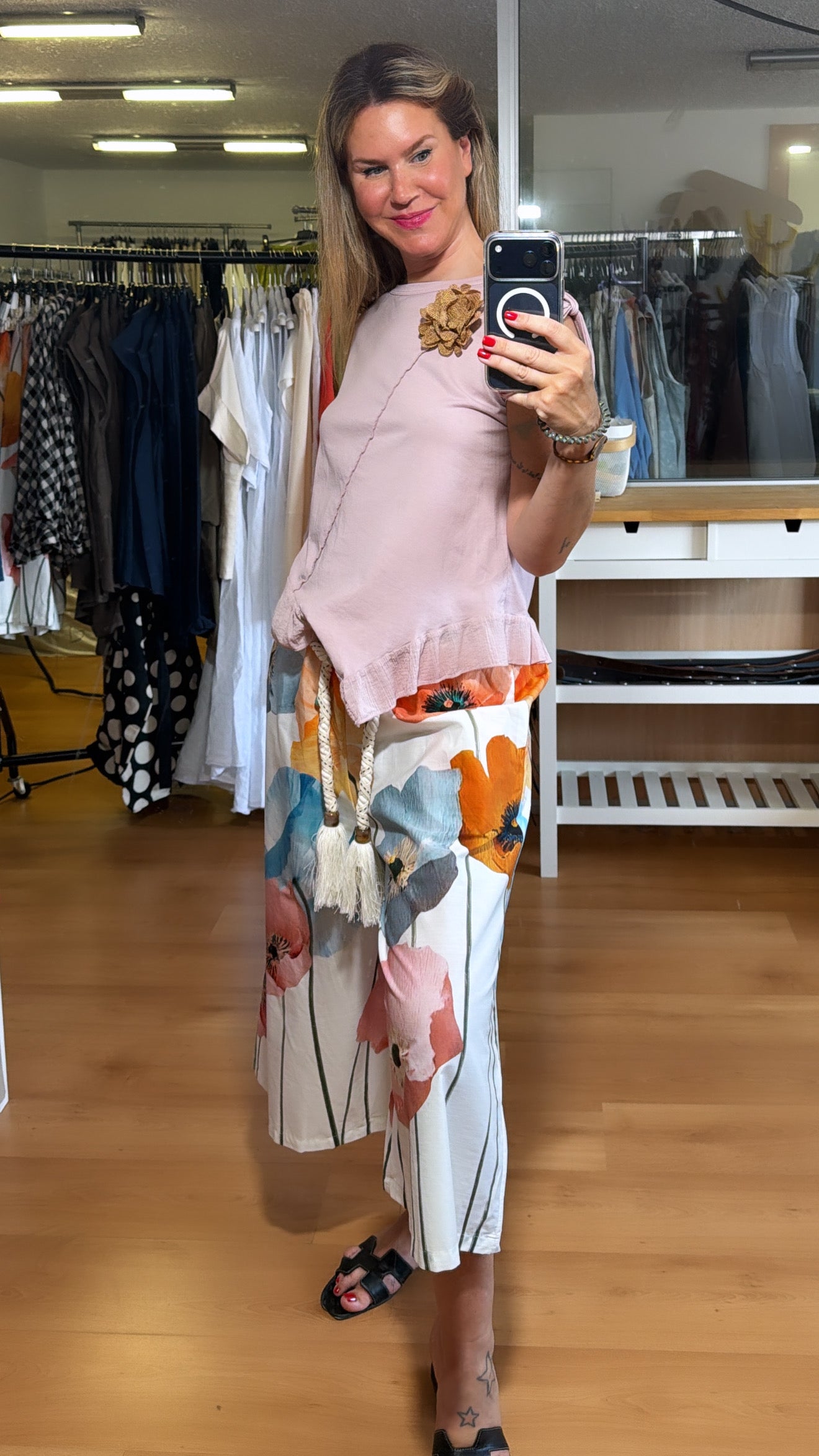 Pantalón floral con cinturón