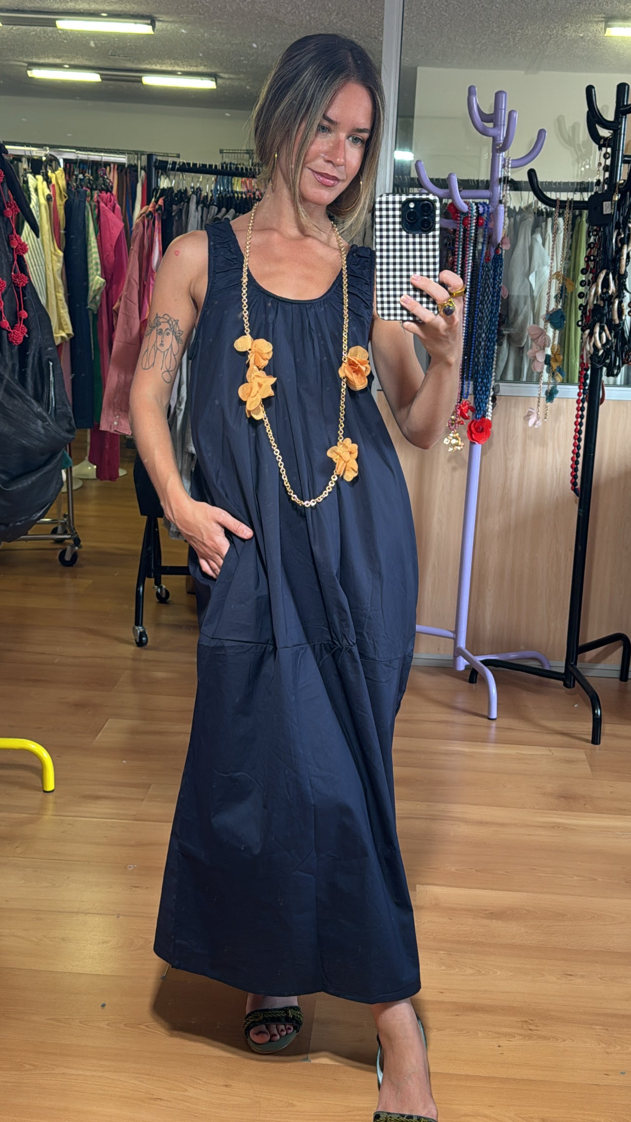 Vestido azul marino fruncido