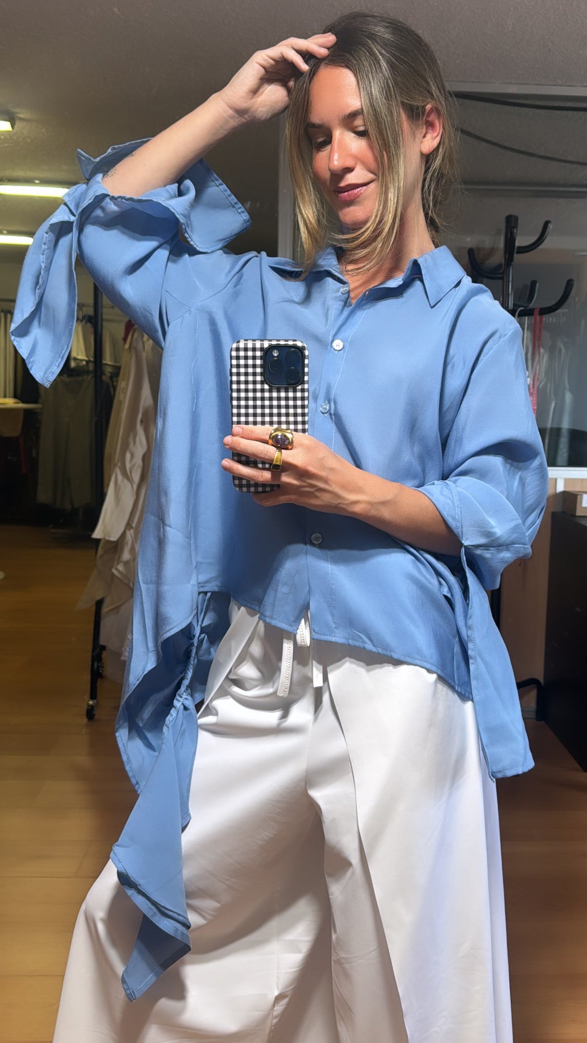 Camisa fluida con manga acampanada
