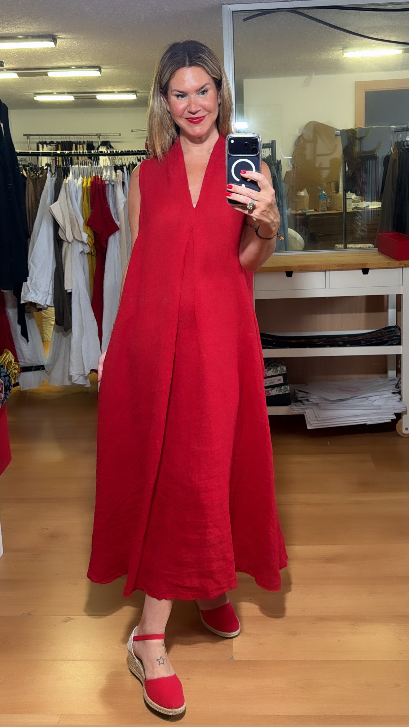 Vestido lino sin mangas y escote en V