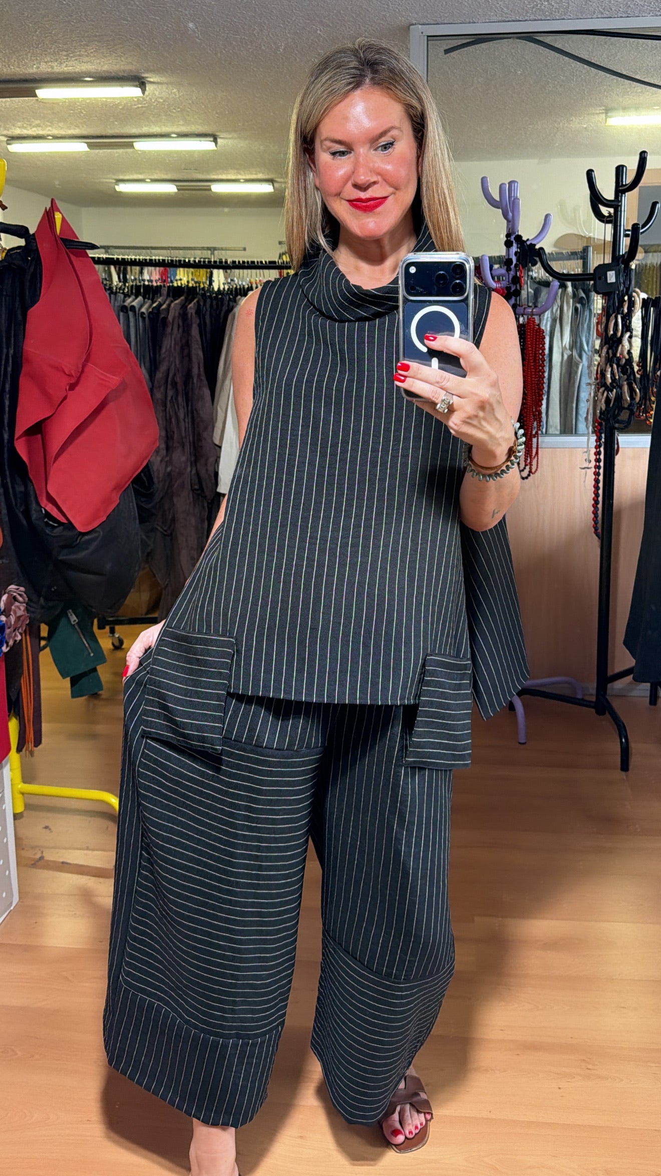 Pantalon negro de rayas