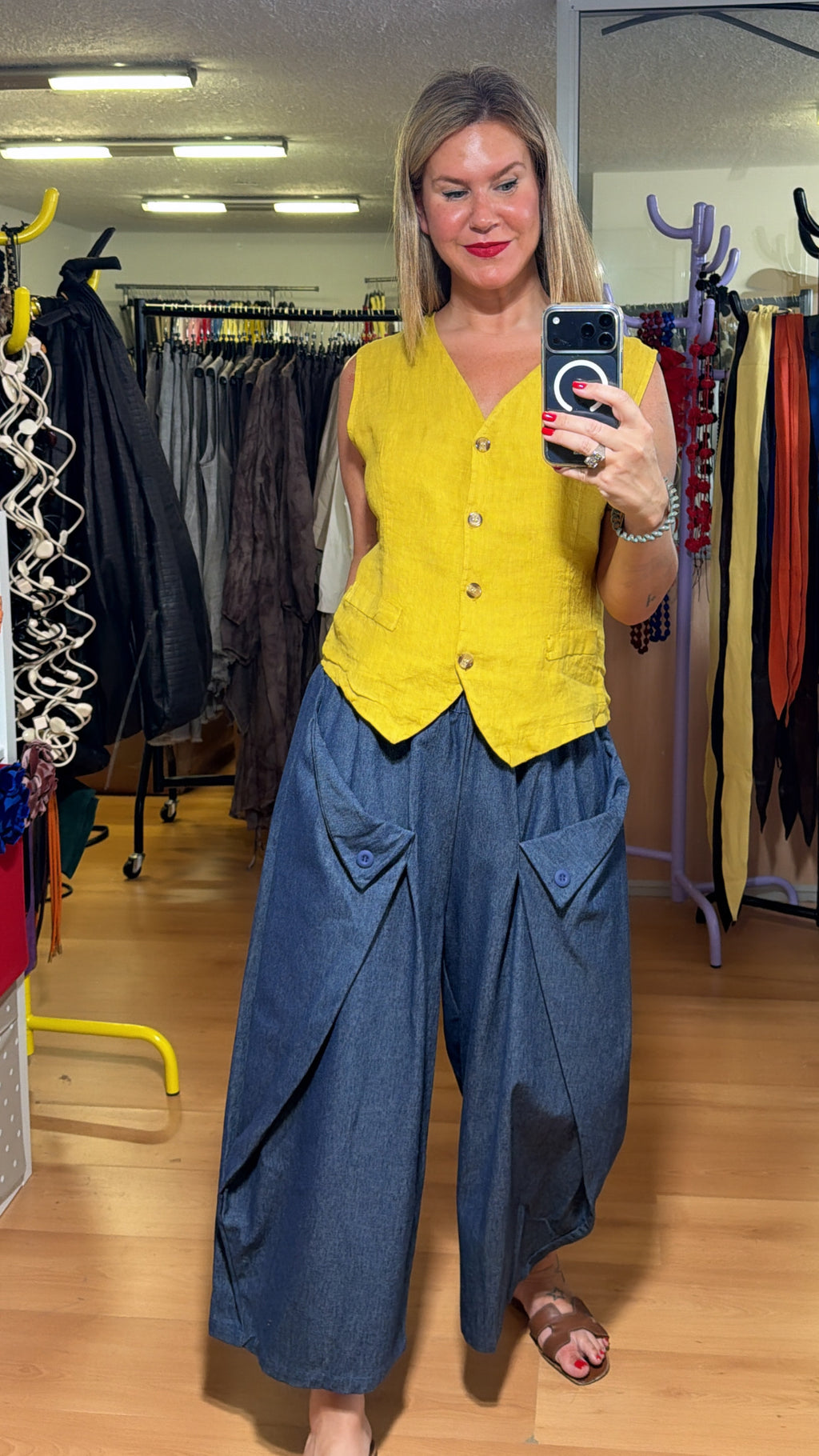 Pantalón vaquero con solapas