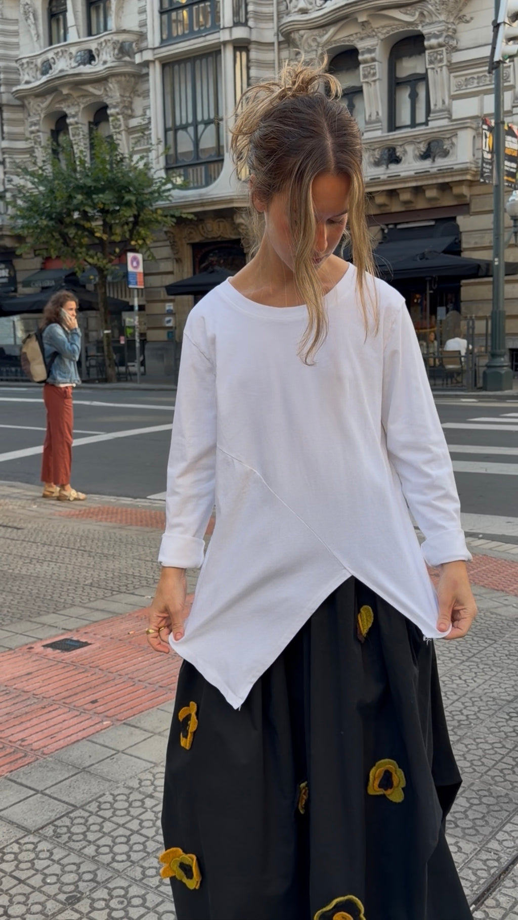 Camiseta manga larga pico asimetrico