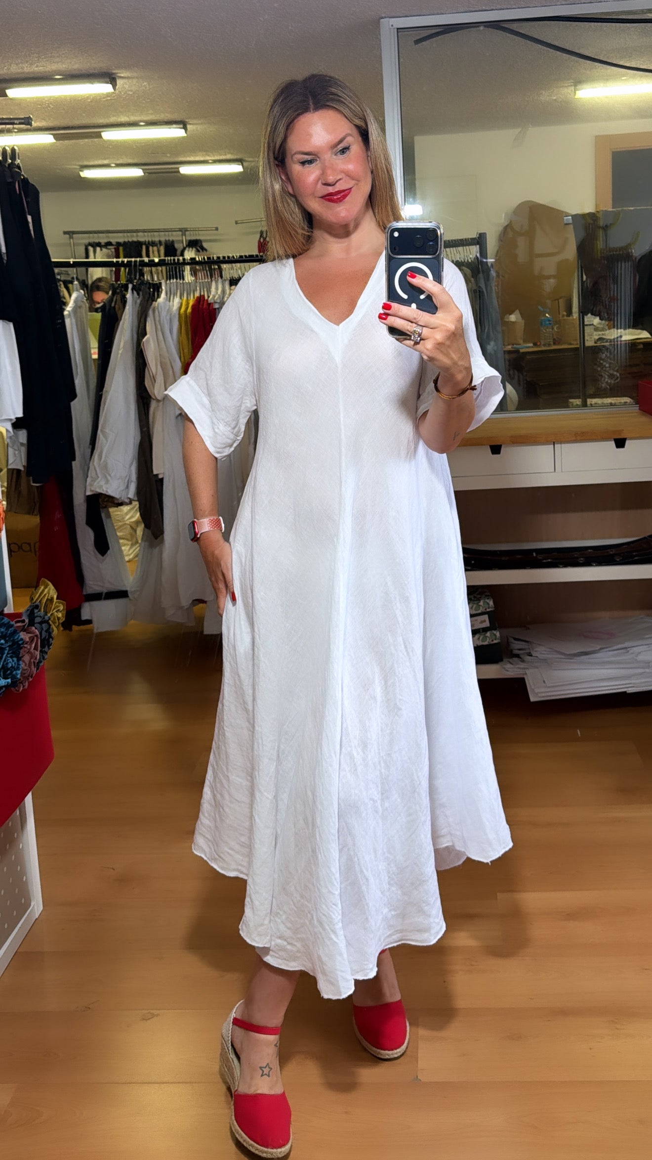 Vestido lino escote en V y mangas