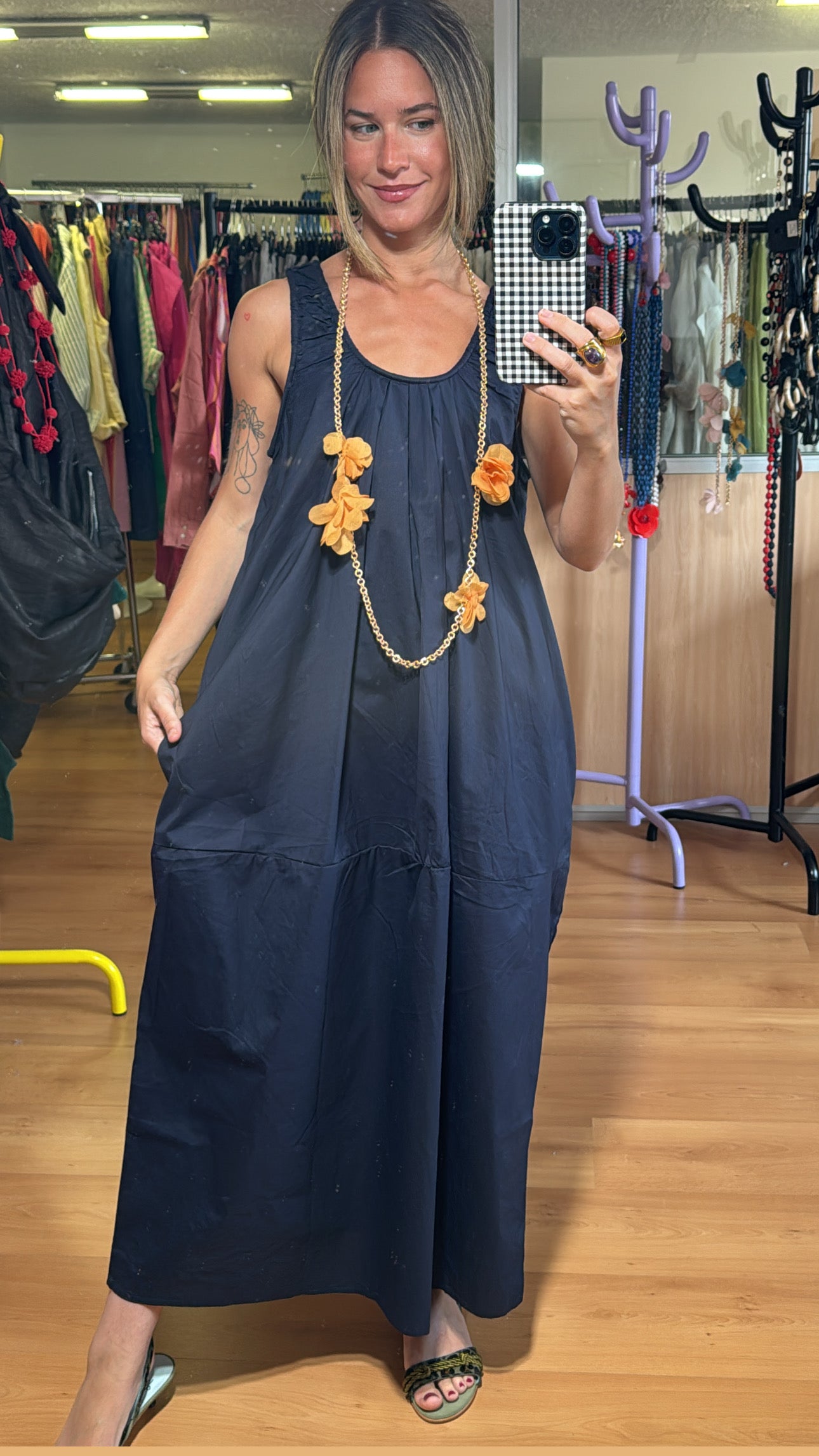Vestido azul marino fruncido