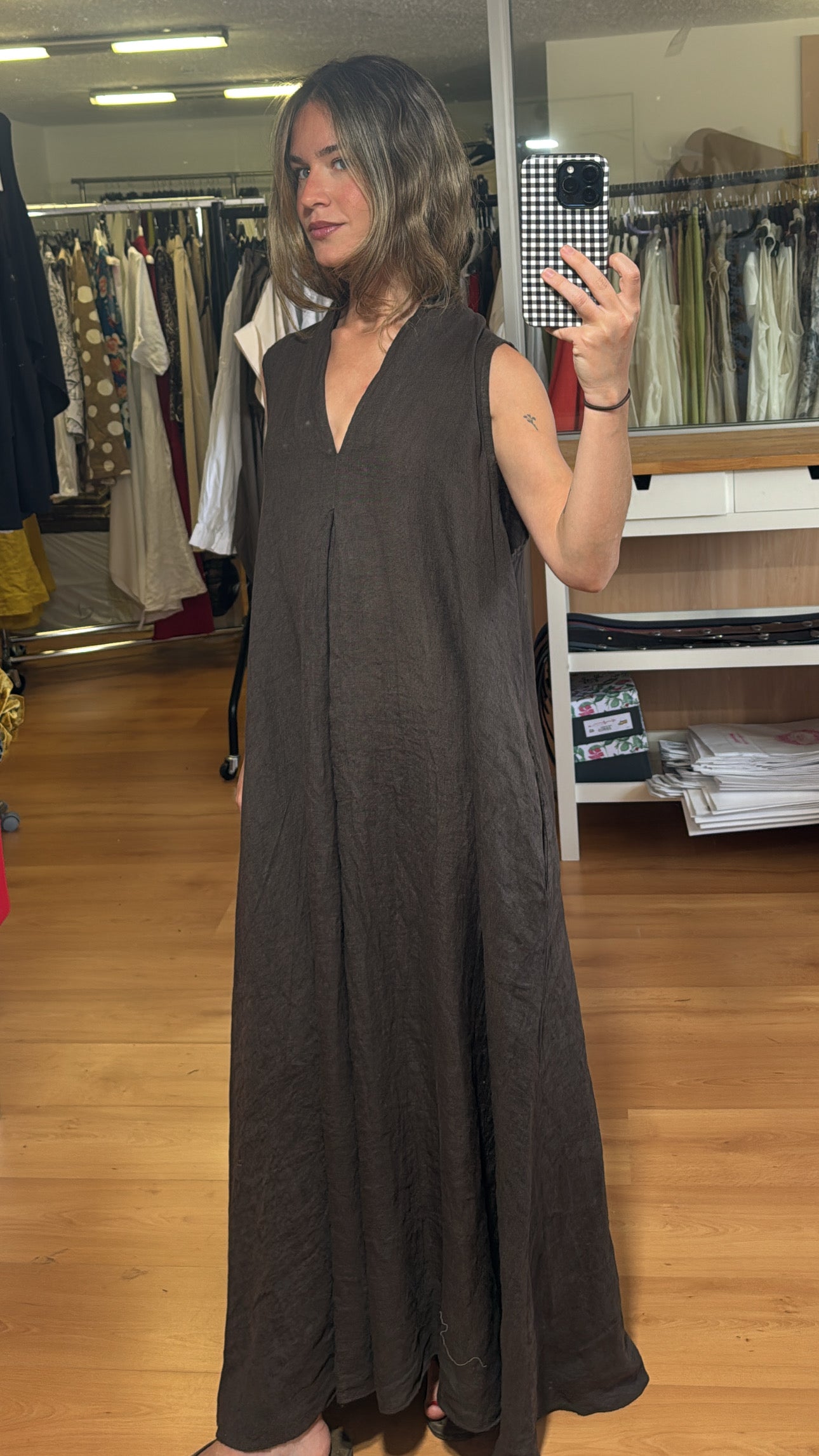 Vestido lino sin mangas y escote en V