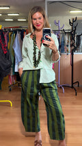 Pantalón a rayas verde