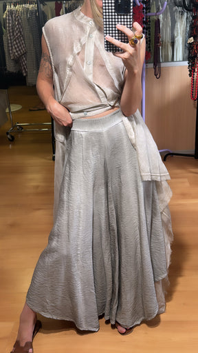 Pantalón fluido con bajo en pico