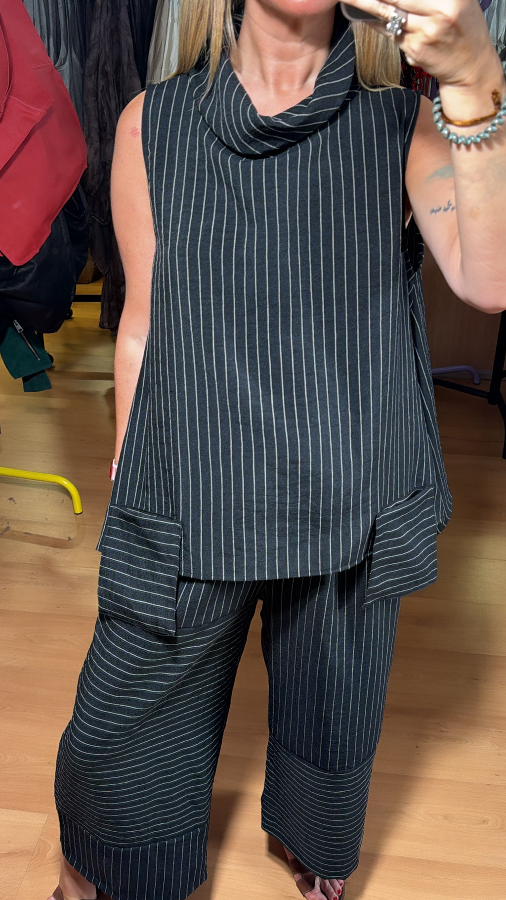 Blusa negra de rayas