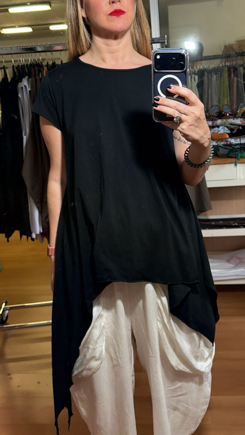 Camiseta irregular con pico