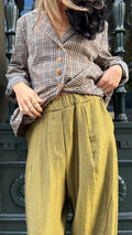 Pantalón verde con brillo