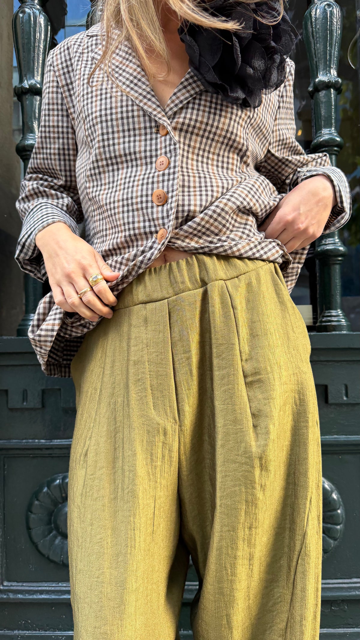 Pantalón verde con brillo