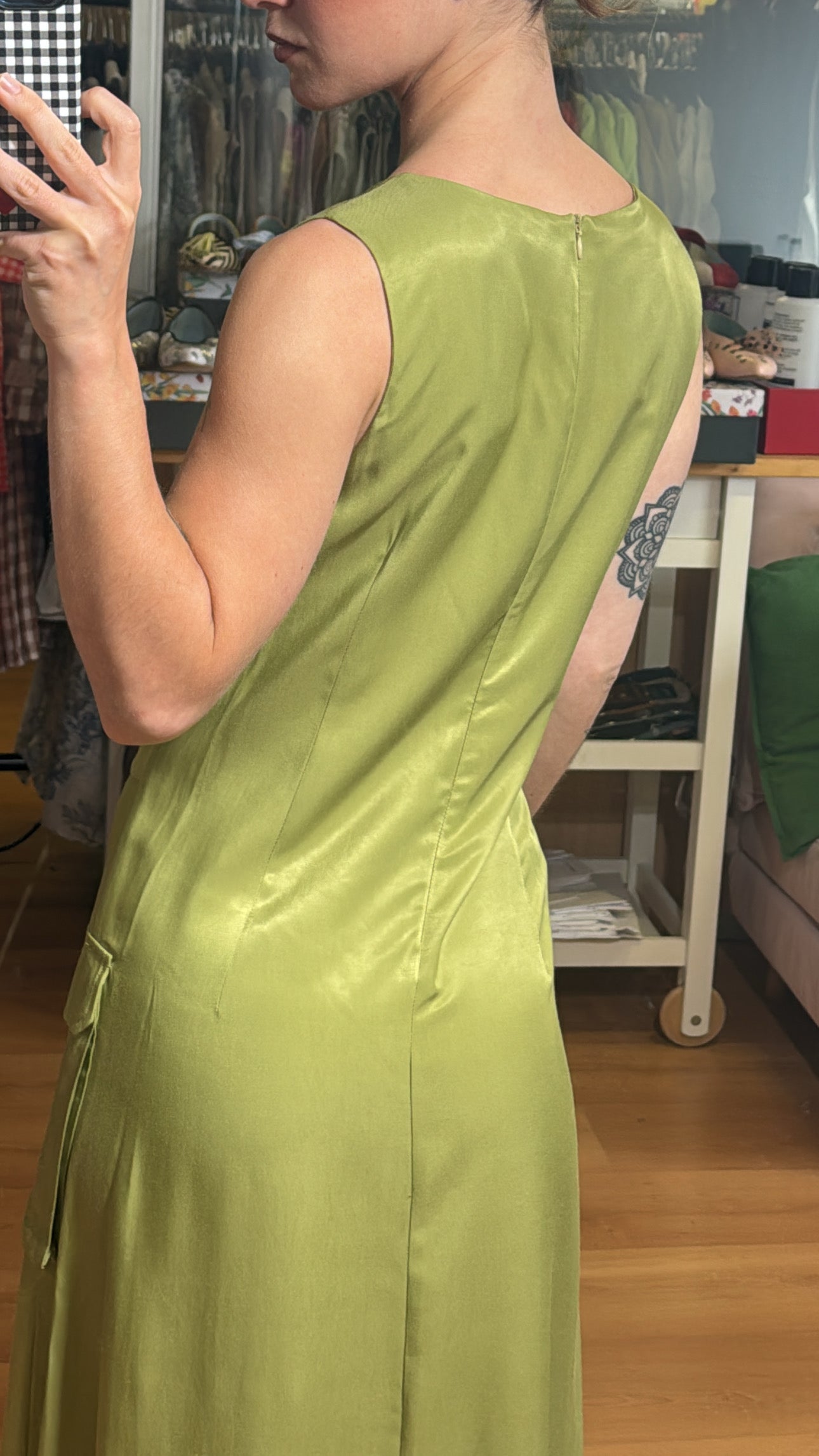 Vestido sin mangas satinado
