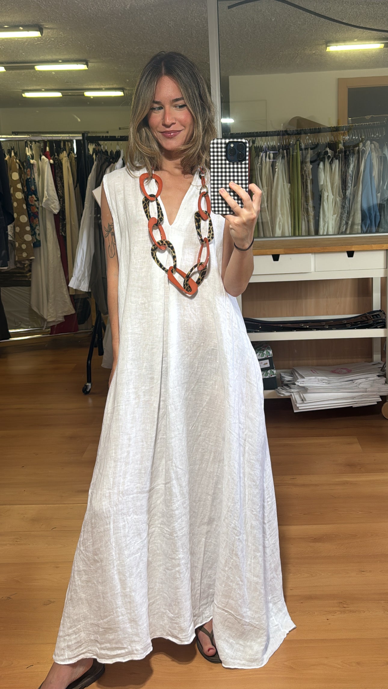Vestido lino sin mangas y escote en V