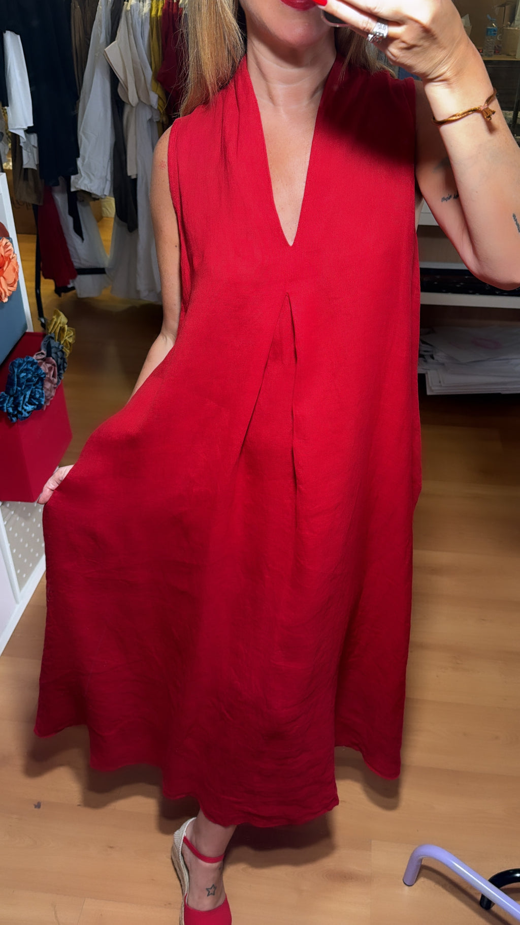 Vestido lino sin mangas y escote en V