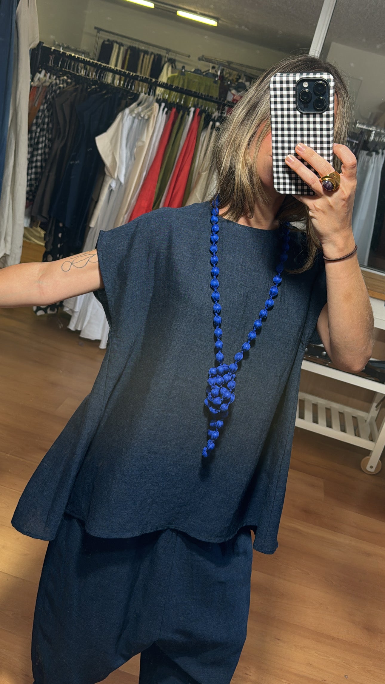 Blusa con parte trasera abierta