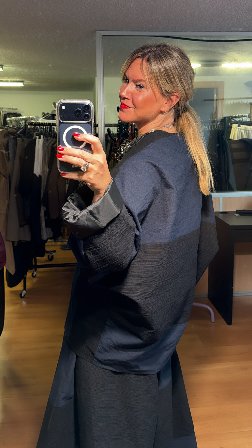 Chaqueta azul y negro
