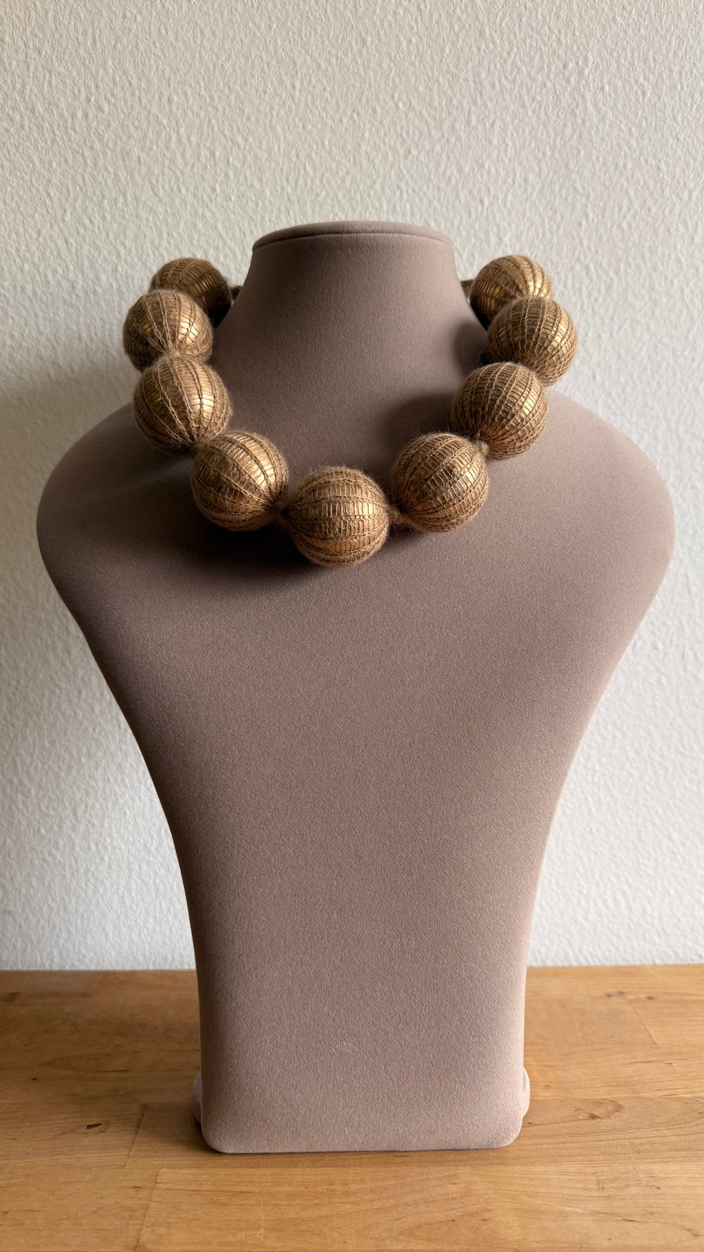 Collar bola ancha
