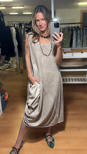Vestido combinado corte asimétrico