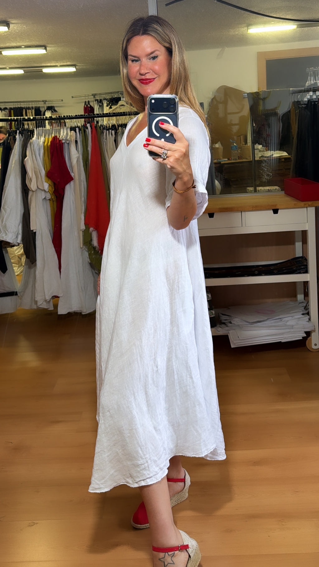 Vestido lino escote en V y mangas
