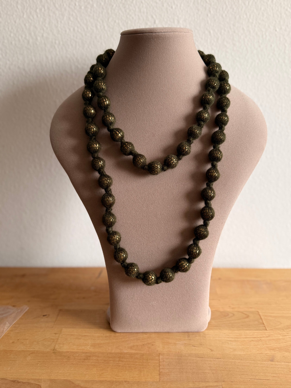 Collar bola pequeña