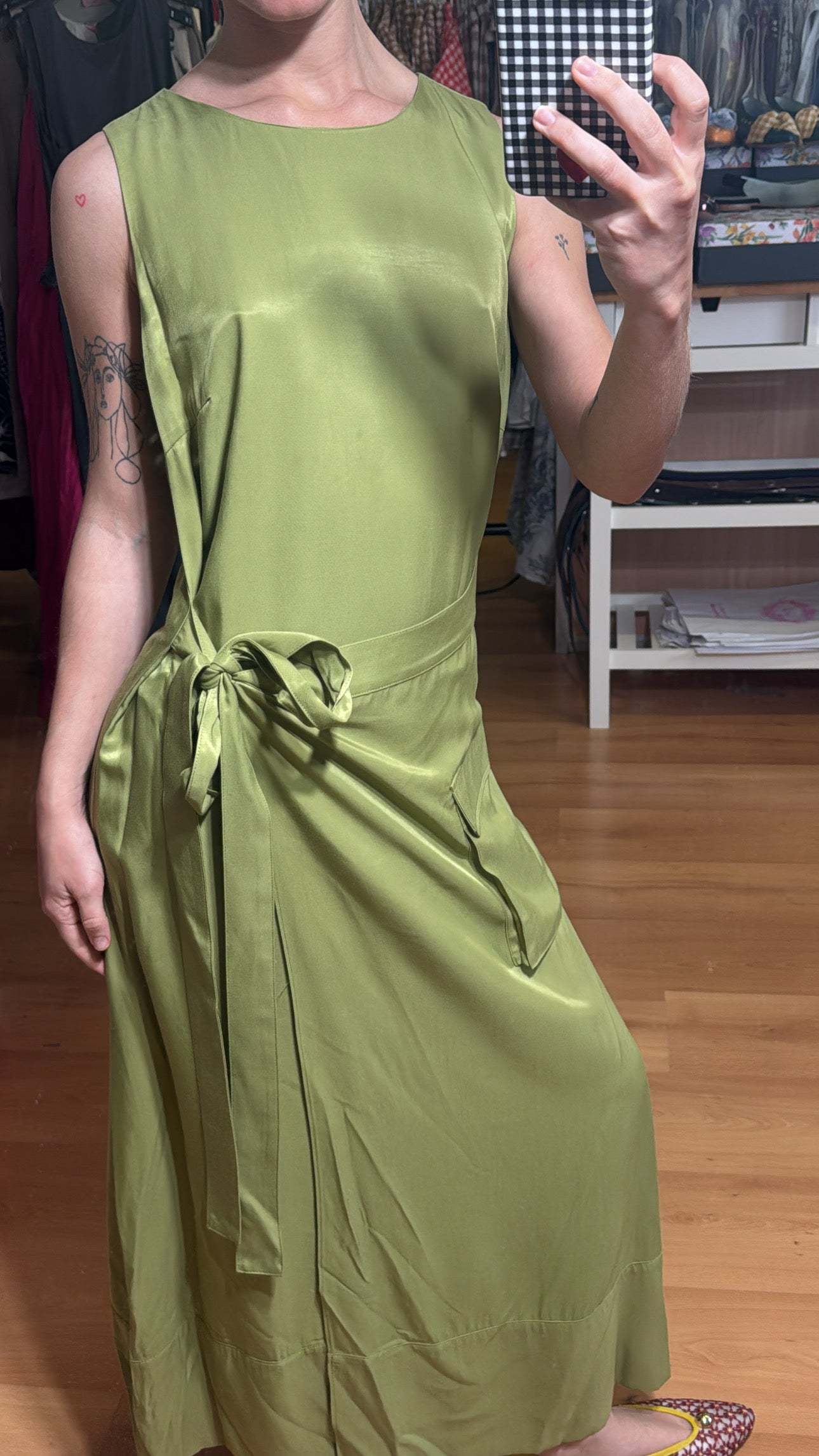 Vestido sin mangas satinado